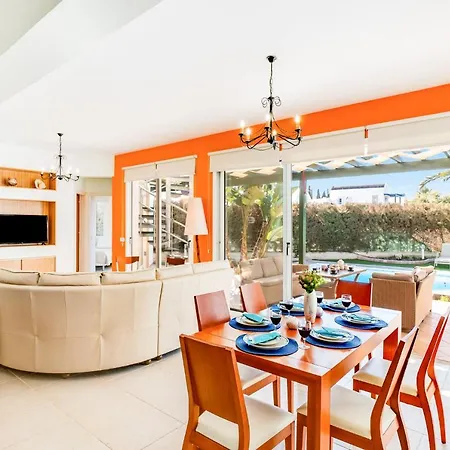 Villa Poseidon Gardens By Ezoria Larnaka