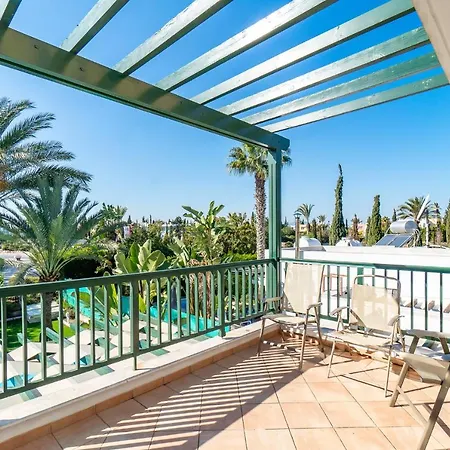 Villa Poseidon Gardens By Ezoria Larnaca