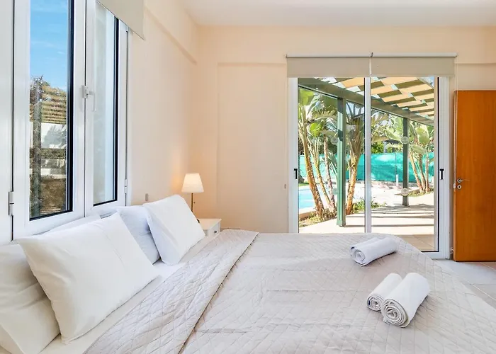 Poseidon Gardens By Ezoria Villa