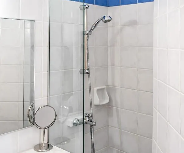 Villa Poseidon Gardens By Ezoria Larnaca